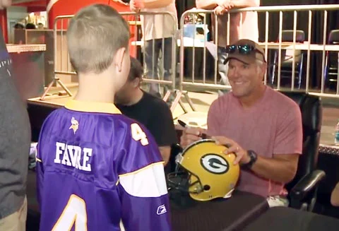 brett-favre-autograph-signing-madison-wi-jul-2015